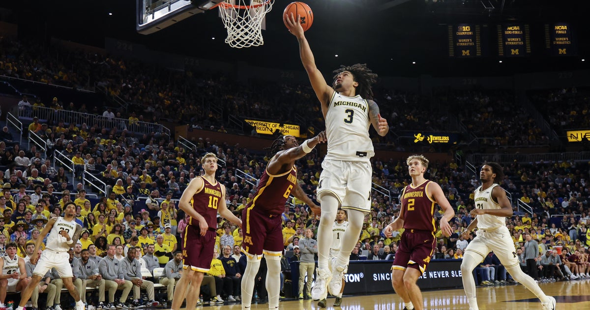No. 3 Michigan beats Minnesota 77-67