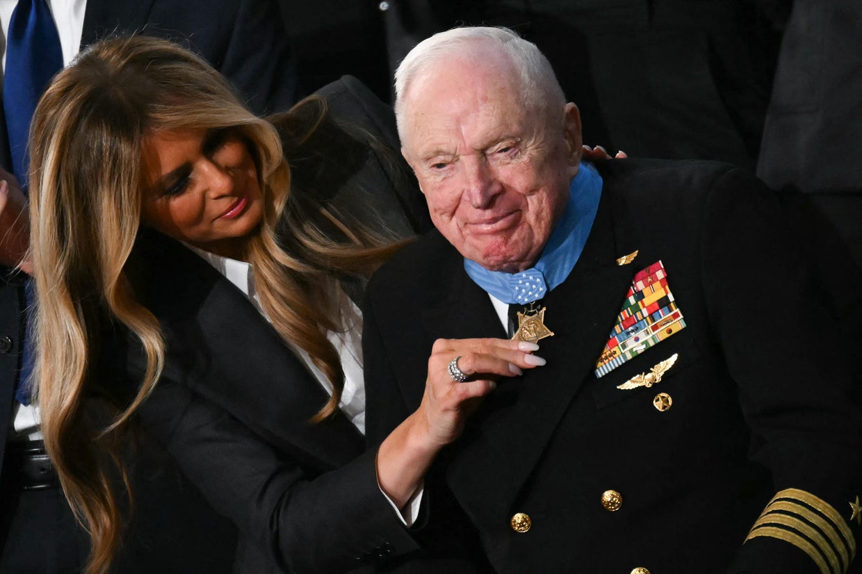 Trump awards Medal of Honor to 100-year-old veteran during State of the ...