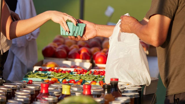 Farmers market interaction 