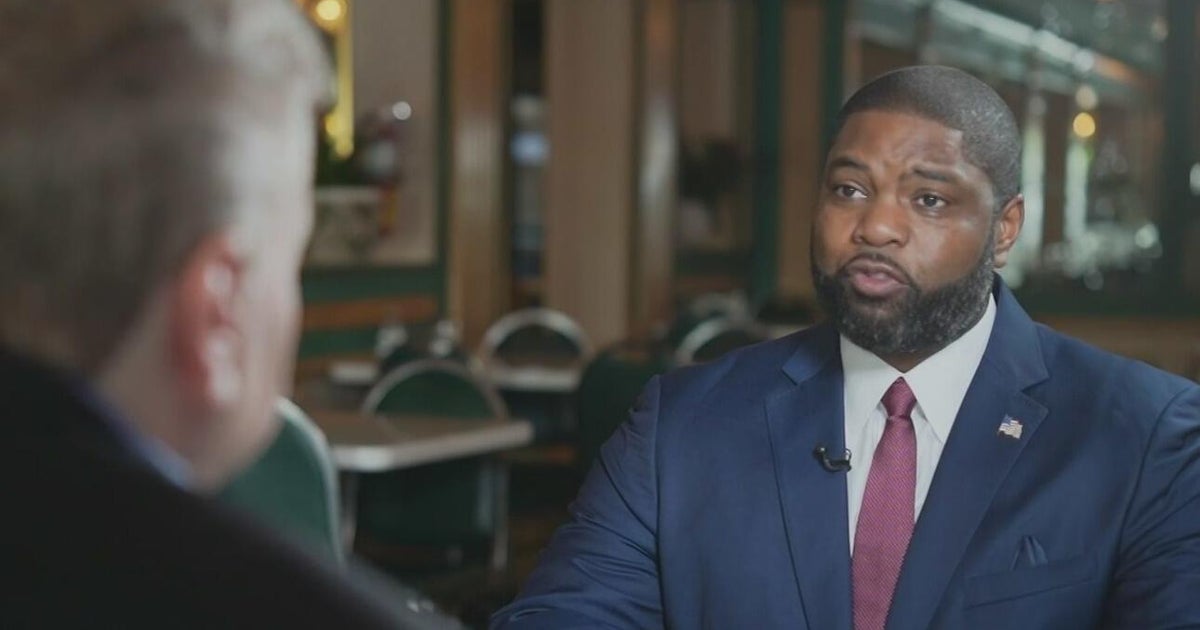 Trump-endorsed Byron Donalds campaigns in South Florida, calls for end to Cuban regime