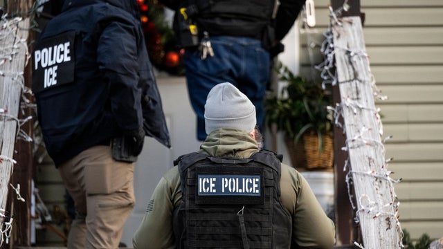 ICE Agents Carry Out Raid On Undocumented Immigrants In Chicago 