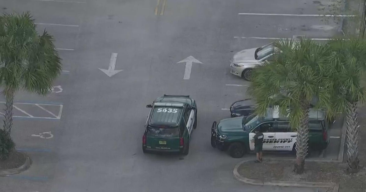 Broward substitute teacher accused of bringing weapon to school