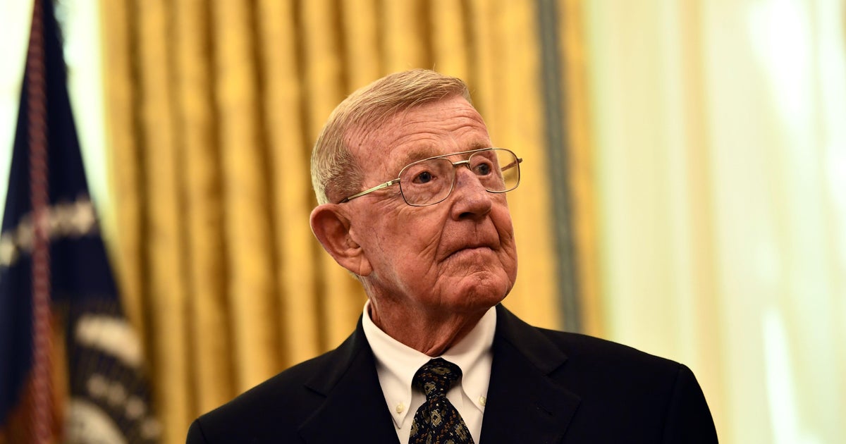 Lou Holtz, former Notre Dame football coach, dies at age 89