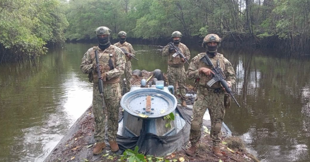 Ecuador sinks "narco sub" as nation works with U.S. to fight organized crime