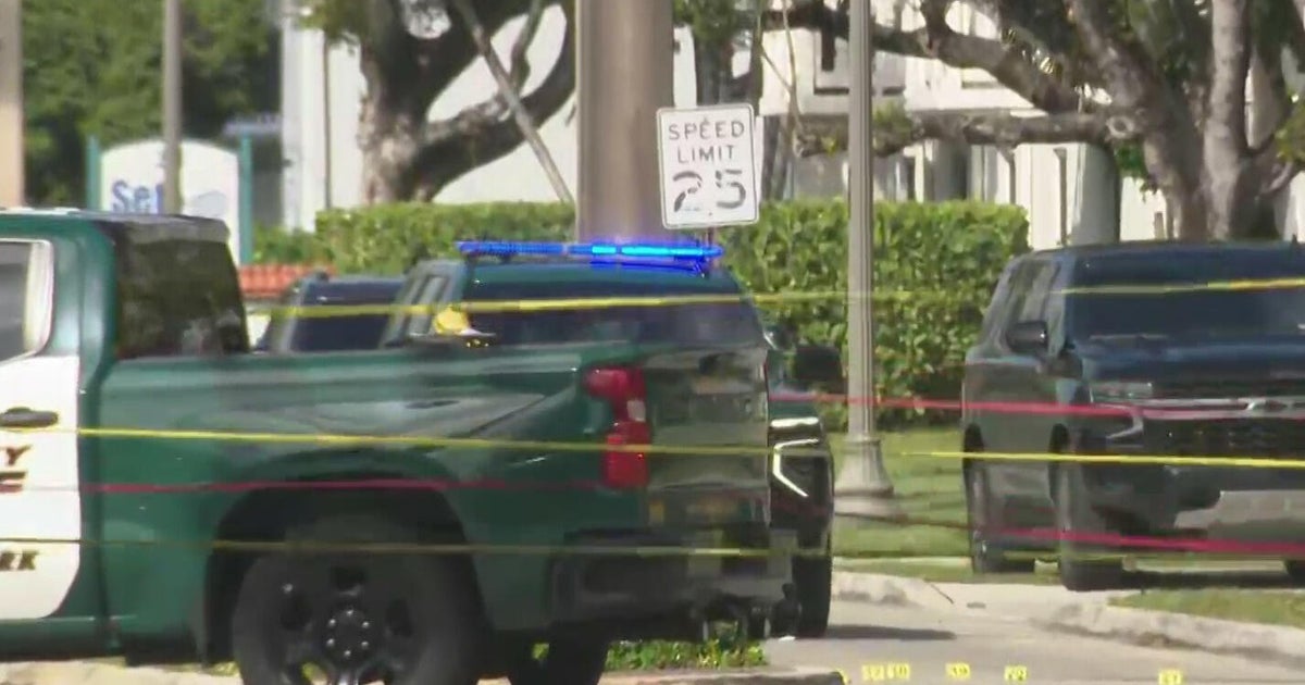 Man wielding machete shot and killed by Broward deputy after ...