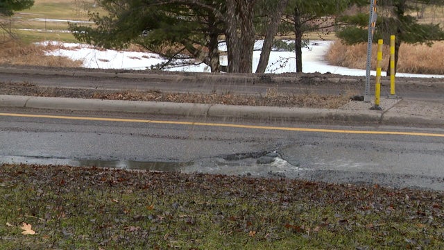 10p-pkg-pothole-problems-wcco9y84-00-00-0902.jpg 
