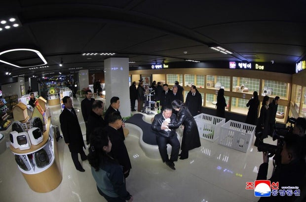 kim-jong-un-daughter-puppies.jpg 