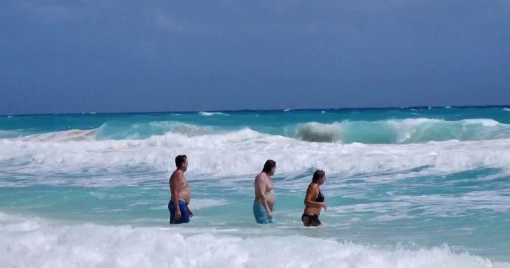 Expert discusses whether its safe to travel to Mexico after recent cartel violence