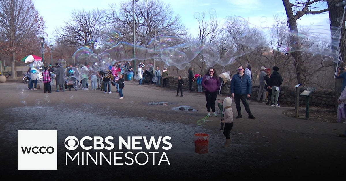 Temps near 60 has Minnesotans flocking to Minnehaha Falls