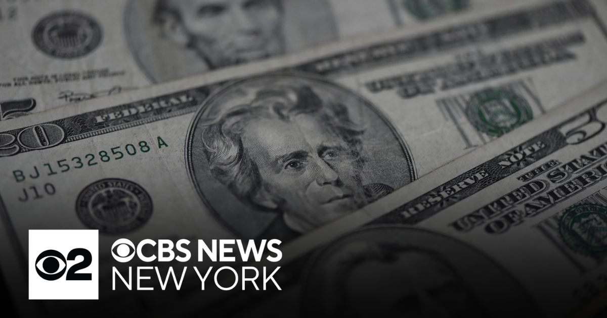 NYC Council member proposes raising minimum wage - CBS New York