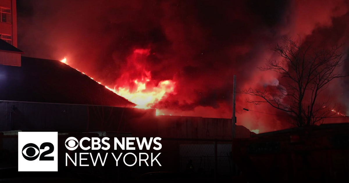Fire causes major damage to Brooklyn warehouse - CBS New York
