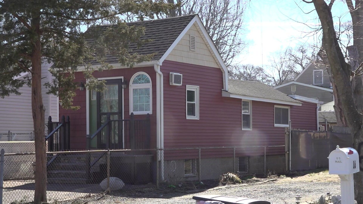 Long Island tiny home, just 446 square feet and no bedroom, lists for ...