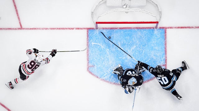Chicago Blackhawks v Utah Mammoth 