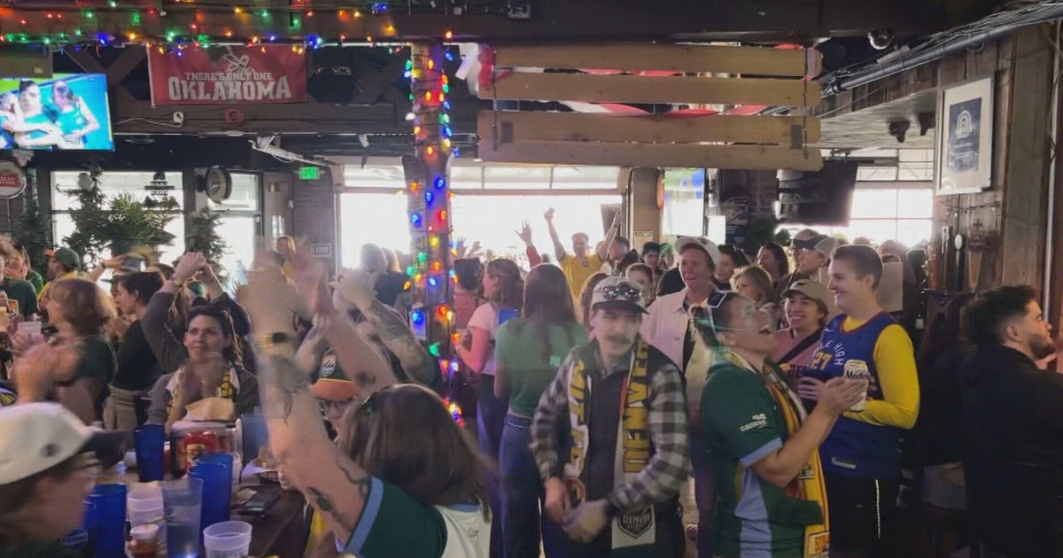 Denver Summit fans gather to cheer on new team in inaugural game - CBS ...