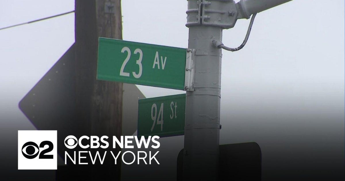 Female victim stabbed in Queens, NYPD says - CBS New York