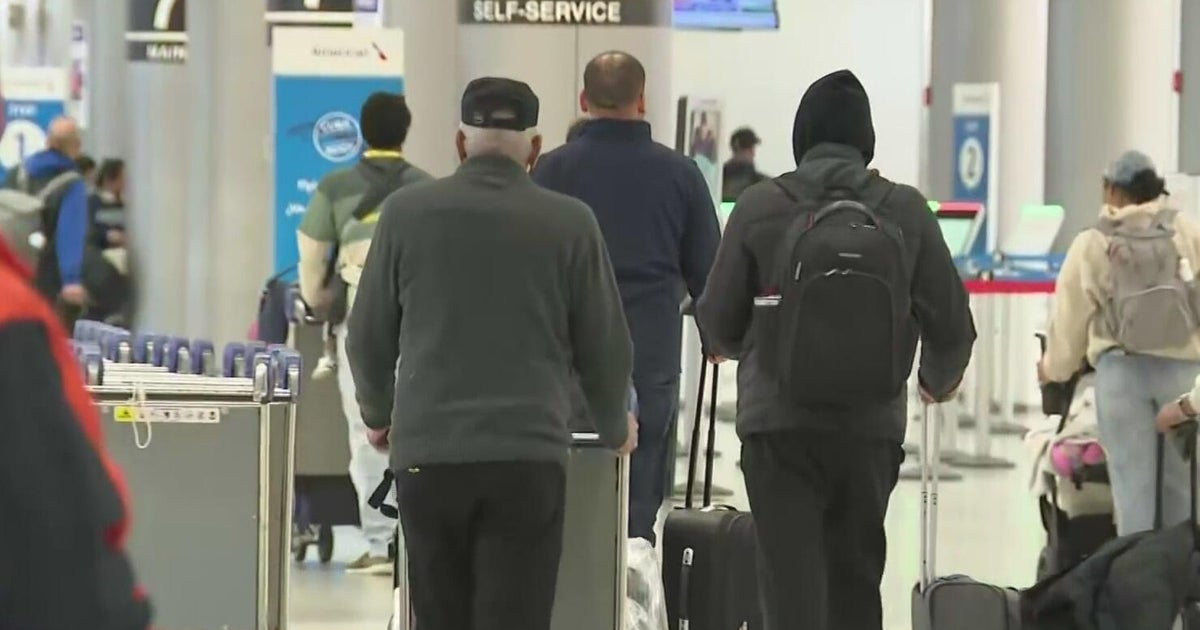 Miami airport crowds surge as spring break, weather, and government stalemate create travel chaos