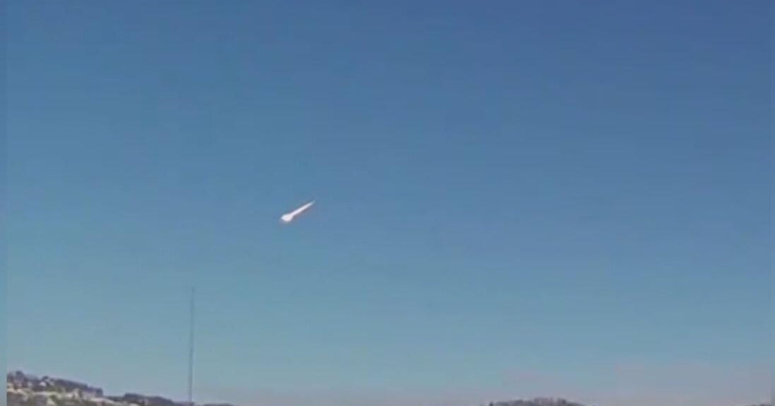 Video shows meteor zooming across Pittsburgh-area sky - CBS Pittsburgh
