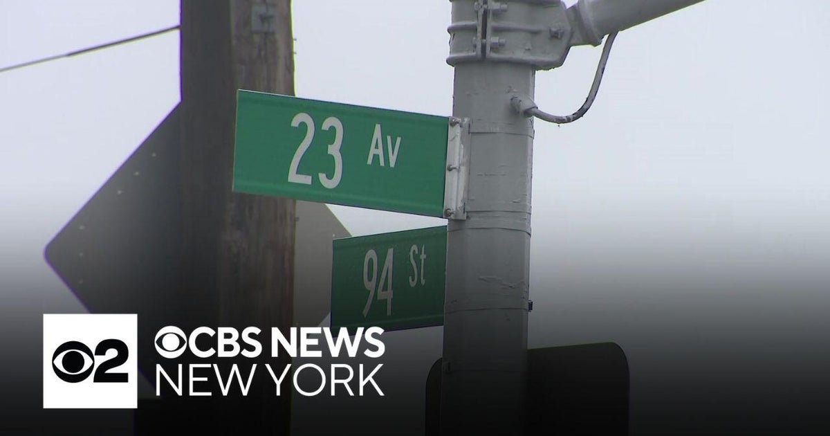 NYPD: Woman stabbed on bus in East Elmhurst, Queens - CBS New York