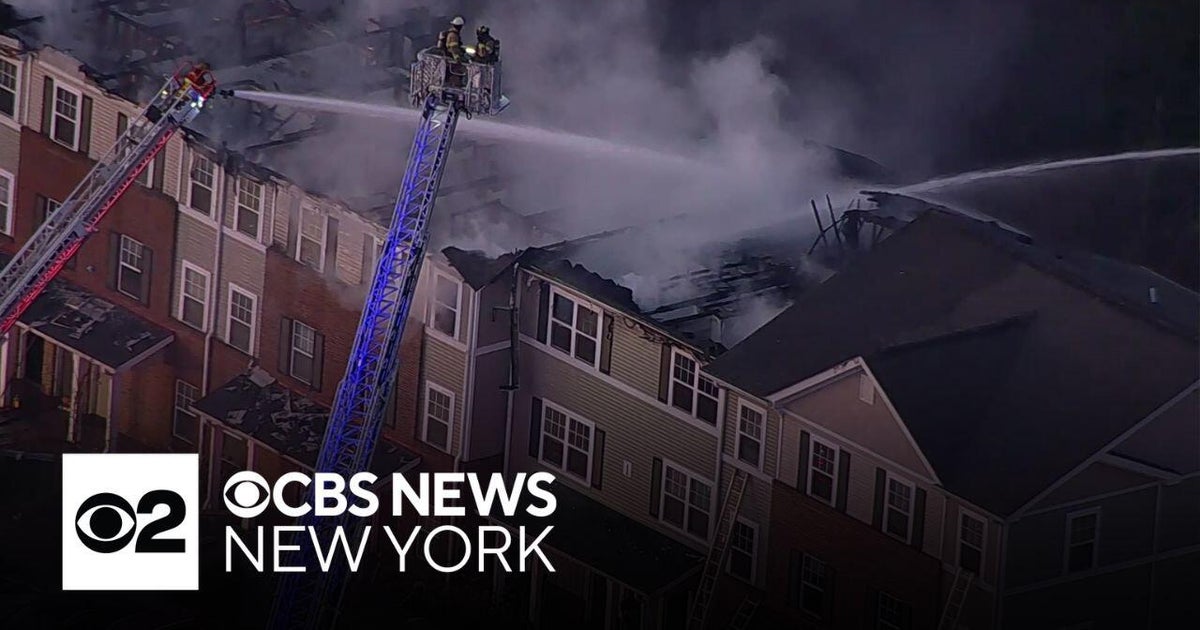 Fire rips through apartment homes in Branchburg, New Jersey - CBS New York
