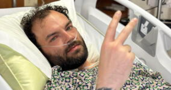 Hockey player shares the 2 symptoms that led to his Stage IV colorectal cancer diagnosis at age 26