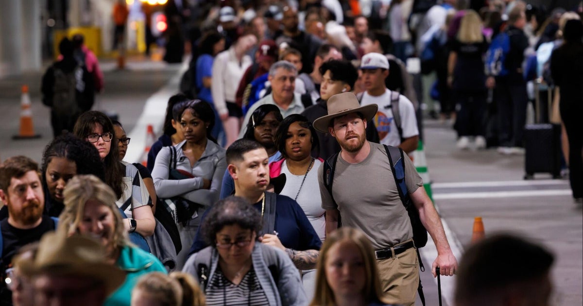 Travel expert shares tips amid long TSA security lines at airports