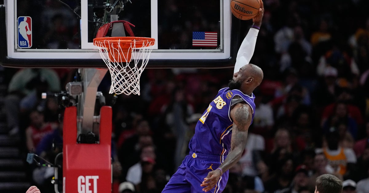 Doncic drops 40, James adds 30 as Lakers stretch their streak to 7 with 124-116 win over Rockets