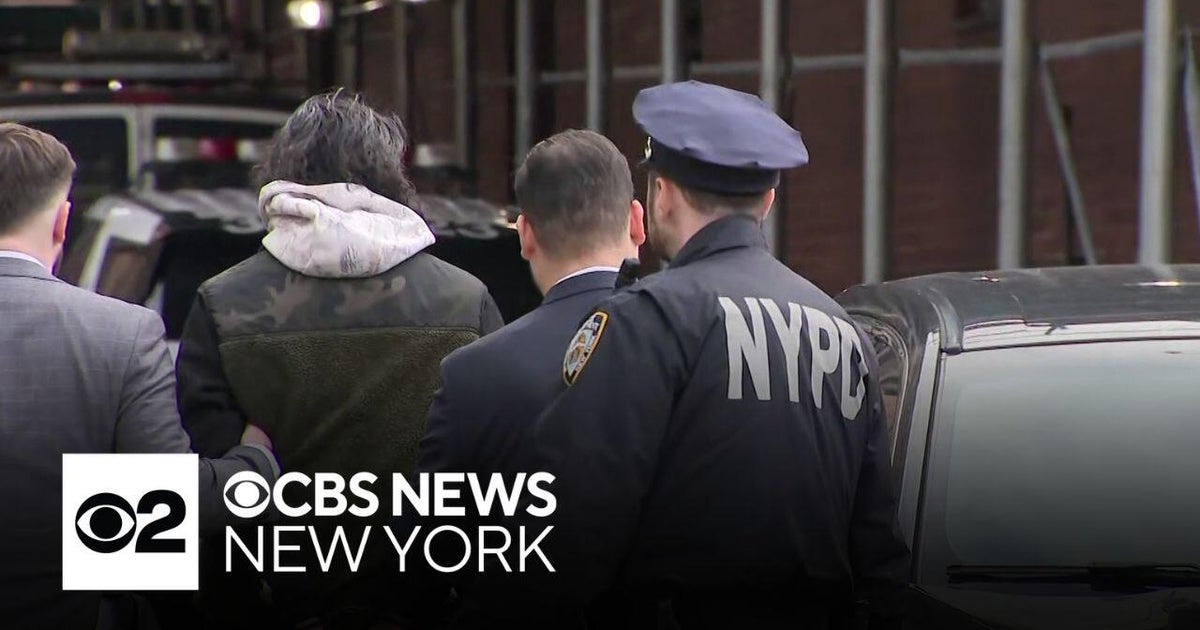 Suspect in random Queens stabbing expected to appear in court - CBS New ...