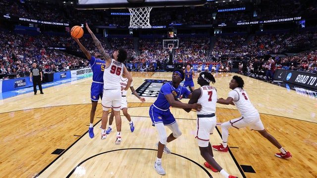 Cruz Davis #5 of the Hofstra Pride shoots the ball against Houston Mallette #95 of the Alabama Crimson Tide during the second half in the first round of the 2026 NCAA Men's Basketball Tournament at Benchmark International Arena on March 20, 2026 in Tampa, Florida. 