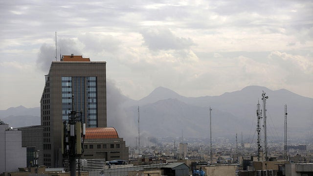 Israeli air strikes hit Tehran 