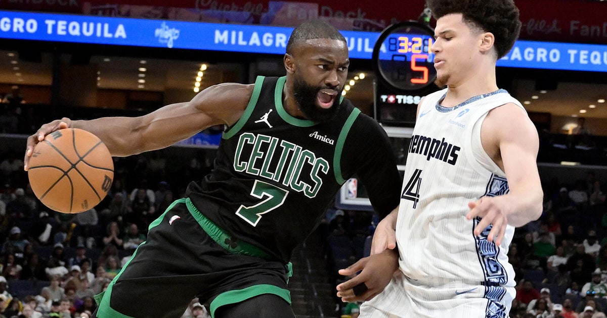 Jaylen Brown has 30 points as Celtics rally to defeat Grizzlies 117-112