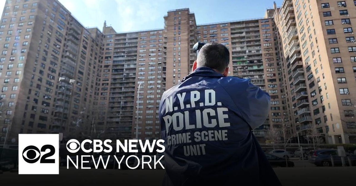 2 women in their 70s stabbed, one fatally, in Brooklyn - CBS New York
