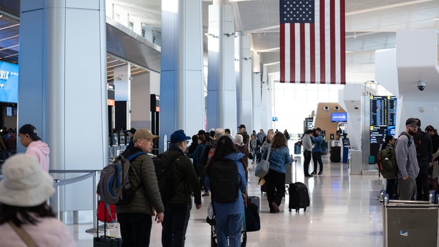 Unpaid TSA Officers Cause Lengthy Security Lines at Newark Airport 