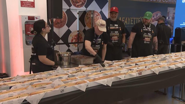 PHL Airport "Longest Line of Cheesesteaks" 