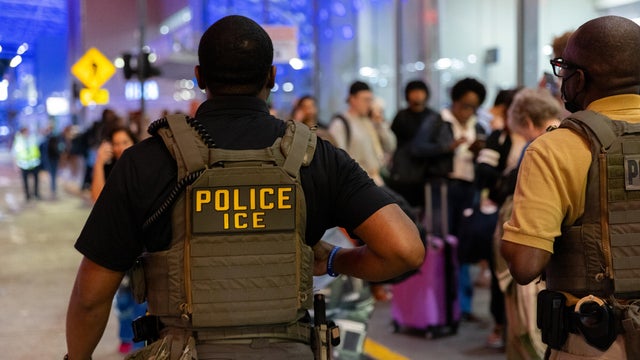 Long lines form outside Atlanta International Airport 