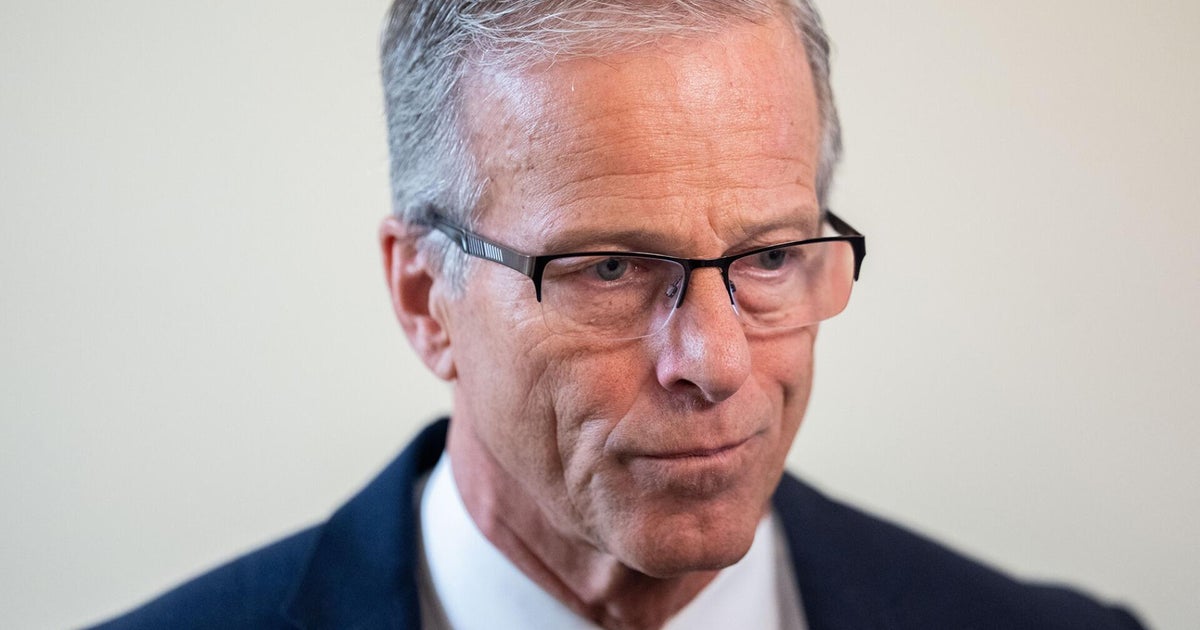 GOP sends Democrats "last and final" DHS funding offer, with fliers still facing prolonged TSA lines