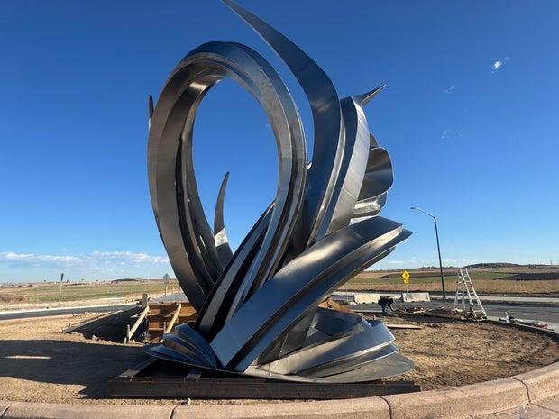 aurora-highlands-art-sculpture.jpg 