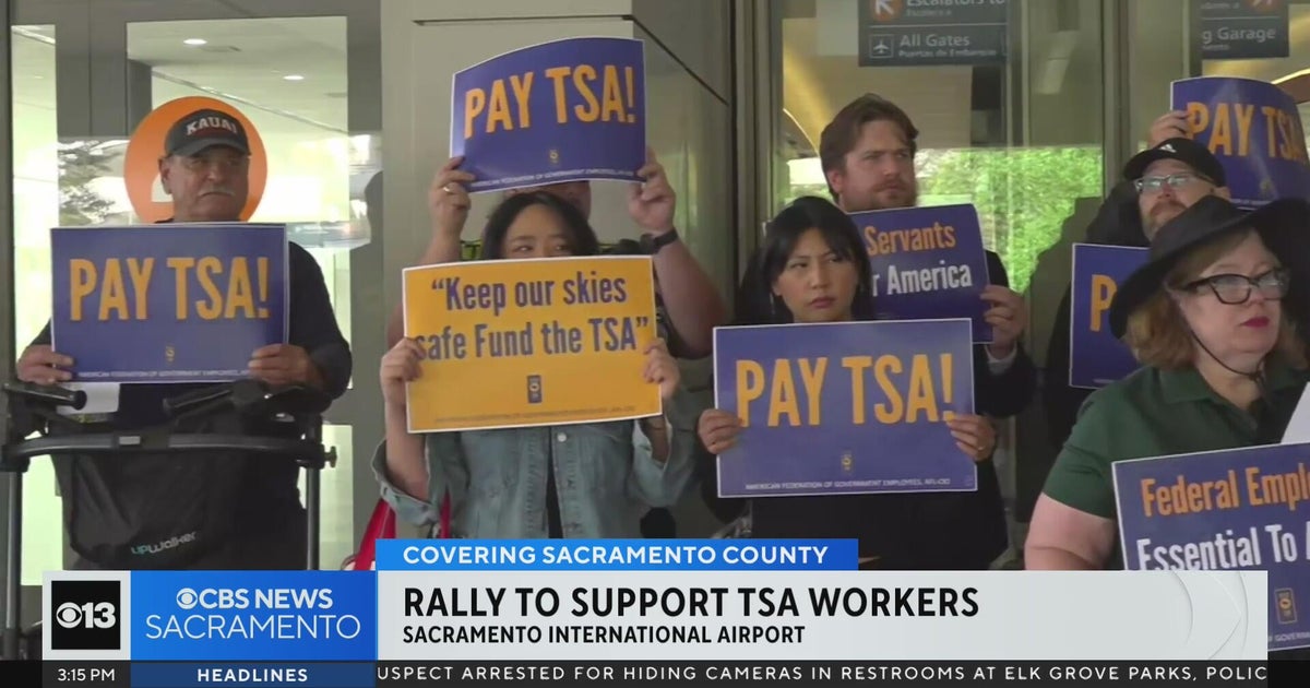 Rally supporting TSA workers held at Sacramento International Airport
