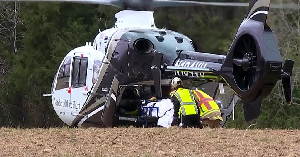 2 students killed, 7 other people injured in Tennessee bus crash during school field trip