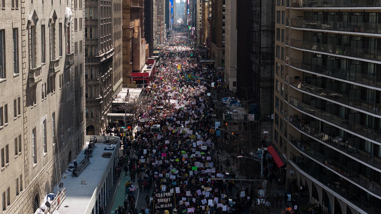 "No Kings" protest in NYC draws thousands of demonstrators - CBS New York