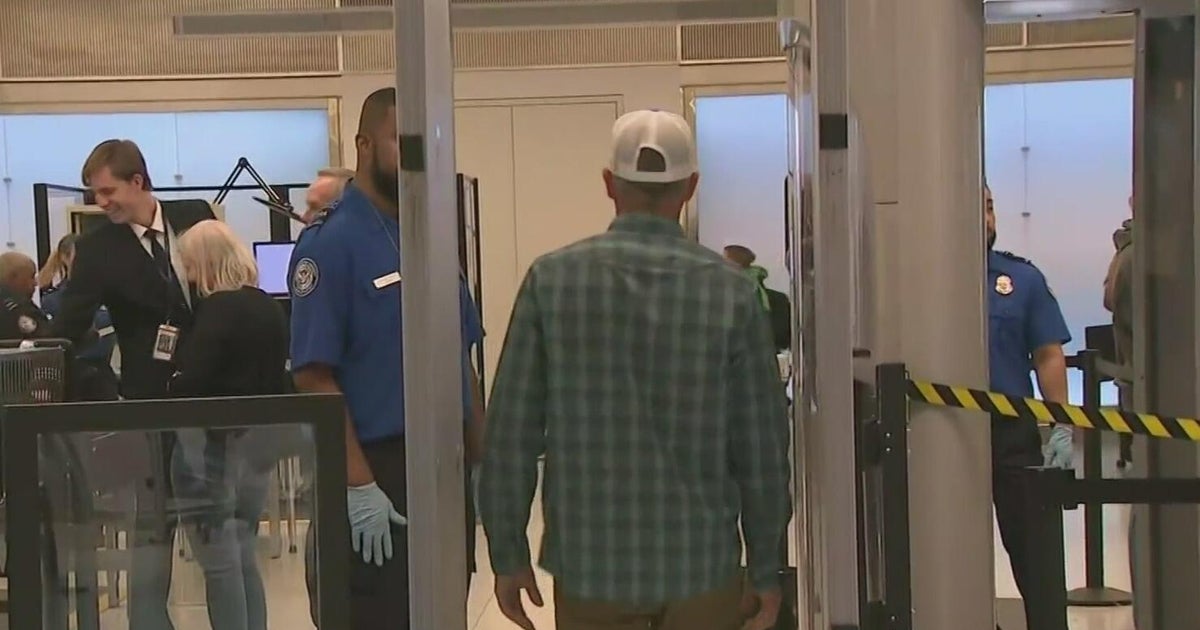 TSA to be paid after Trump executive order, but travelers still experience long TSA lines