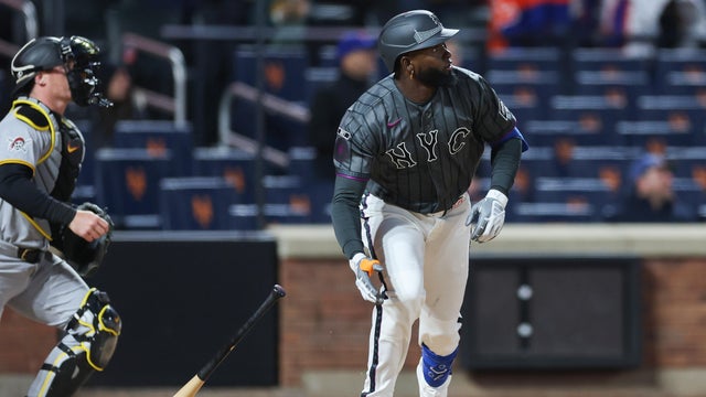 Luis Robert Jr. #88 of the New York Mets hits the game-winning home run during the eleventh inning against the Pittsburgh Pirates at Citi Field on March 28, 2026 in the Queens borough of New York City. 