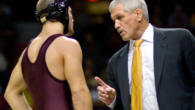 DAVID BREWSTER &sbquo;&Auml;&cent; dbrewster@startribune.com    Sunday_12/2/07_Minneapolis    IOWA STATE vs. GOPHER WRESTLING    Dustin Schlatter gets a few quick words from coach J. Robinson during his match against Iowa States Mitch Mueller. 