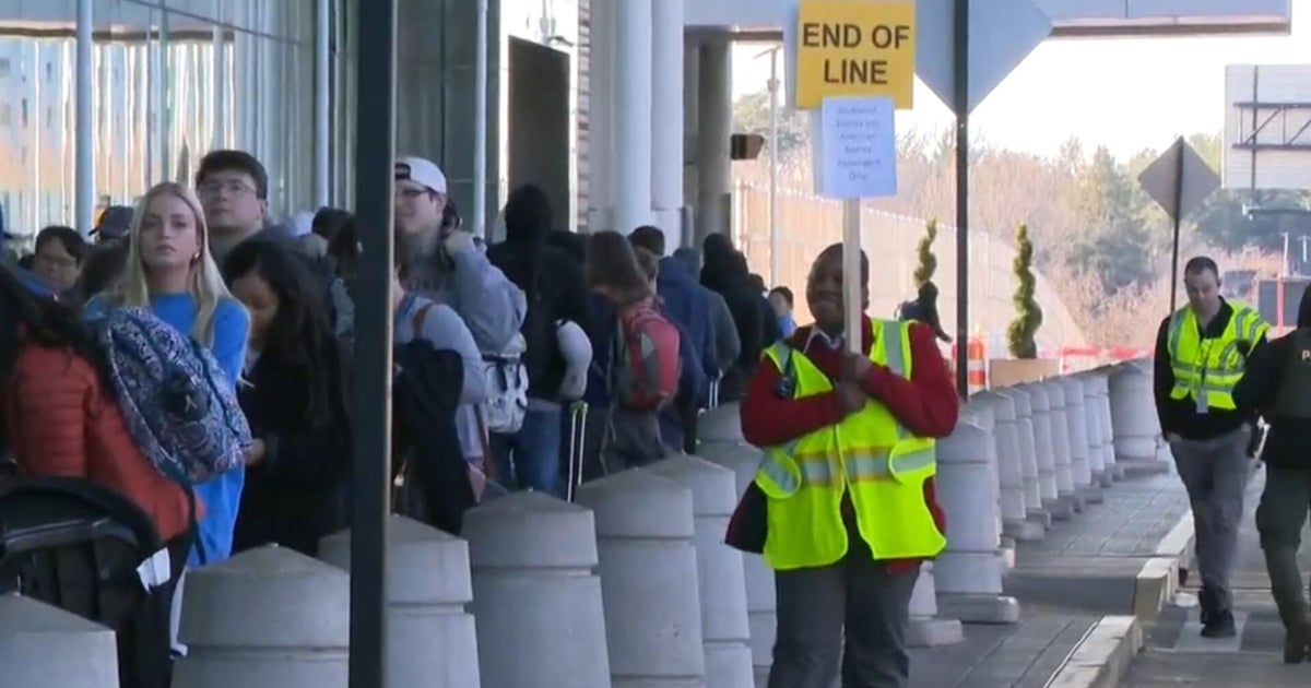 TSA officers set to receive first paycheck in over a month