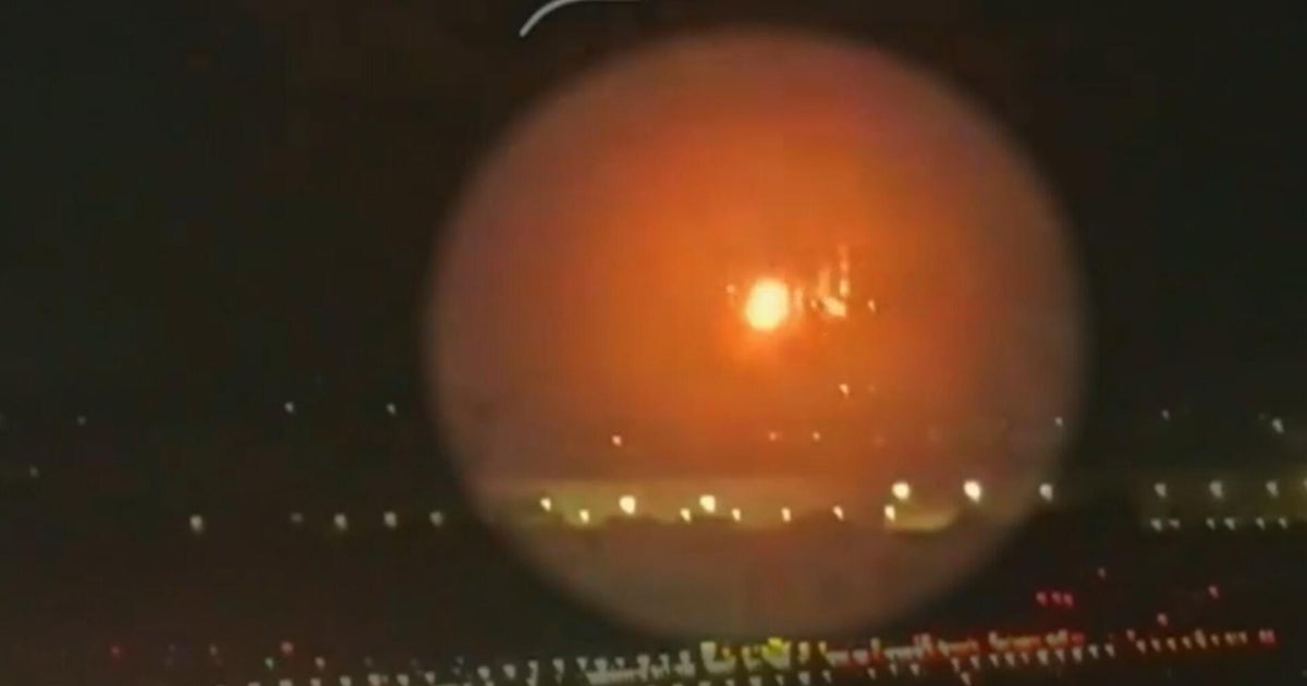 Video shows flames bursting from plane's engine on Delta flight