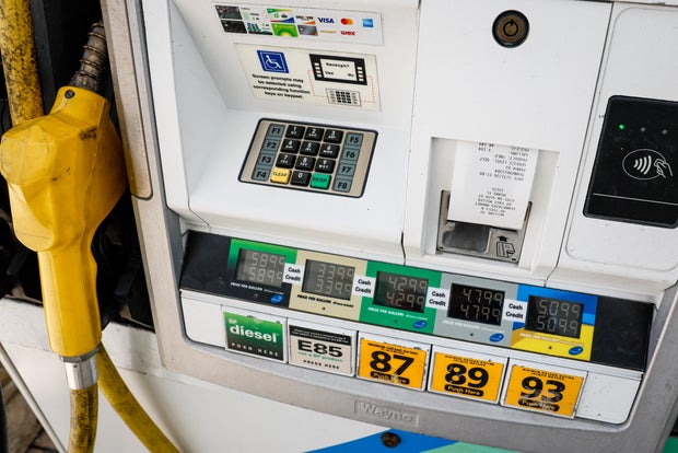 US Gasoline Tops $4 For First Time Since 2022 On Iran War 