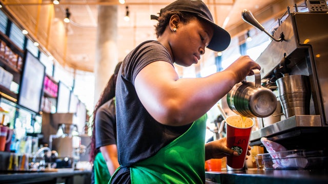 Starbucks Corp. Cafe As Growth Remains Sluggish 