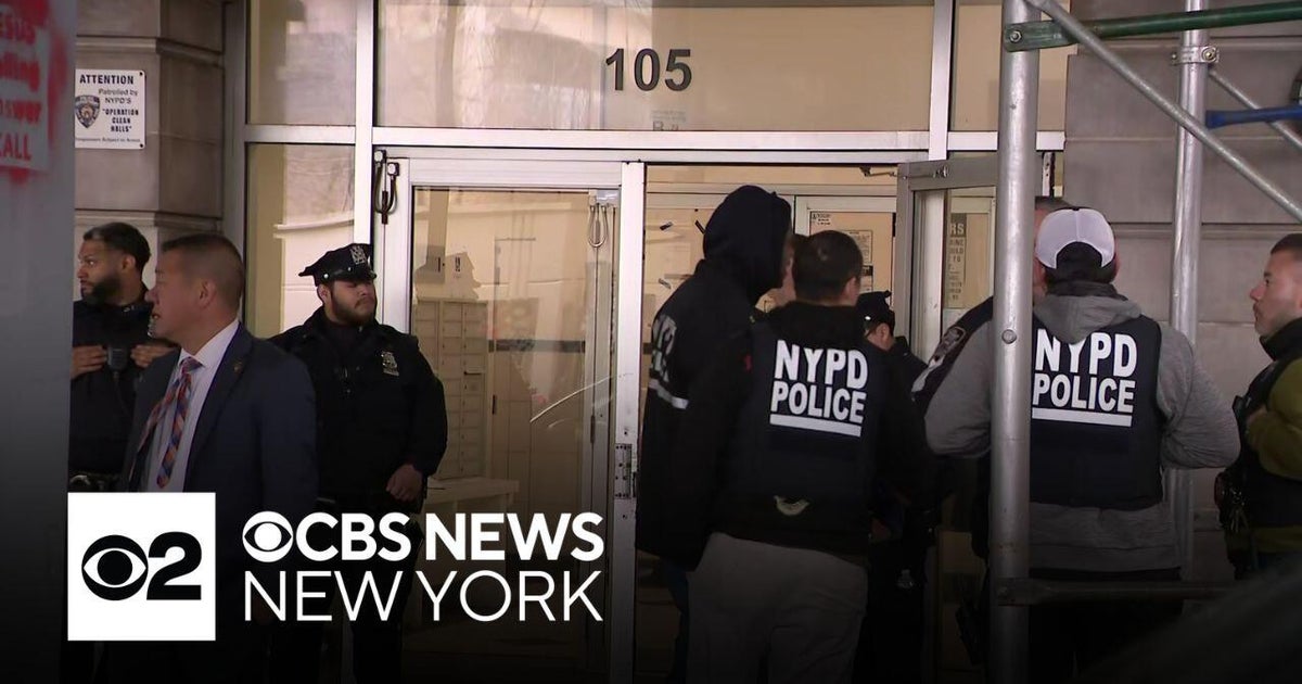 Police officer fatally shoots man while serving arrest warrant in the ...