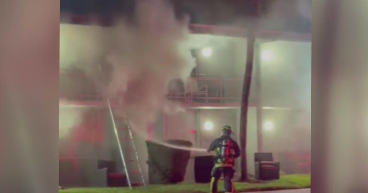 Hollywood hotel fire forces guests to leap from building to escape smoke, flames