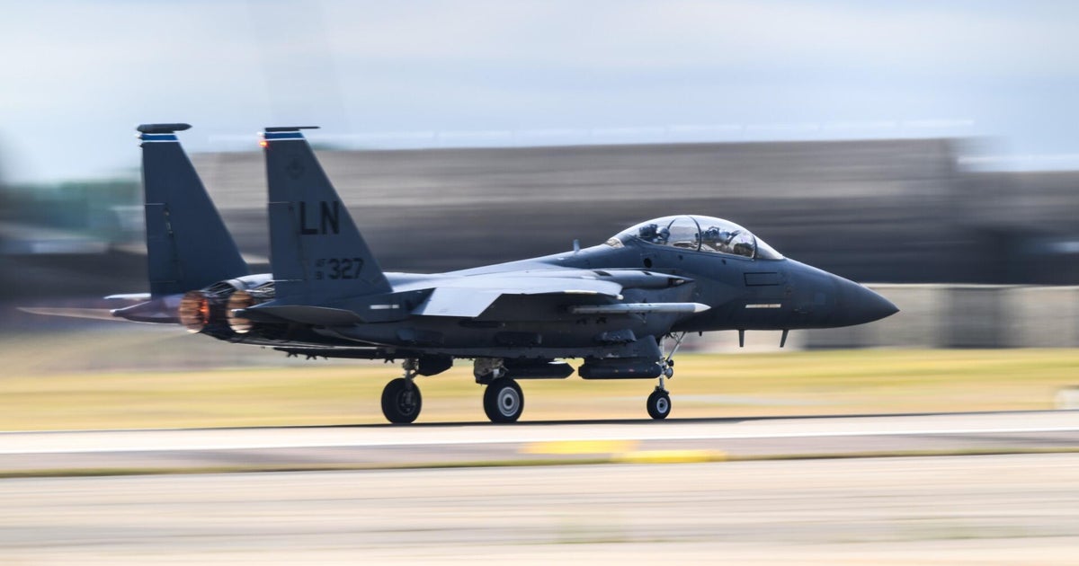 Expert on F-15E fighter jet usually flown by 2 crew members