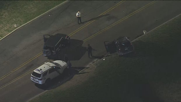 2 people shot after car crash in North Philadelphia, police say 